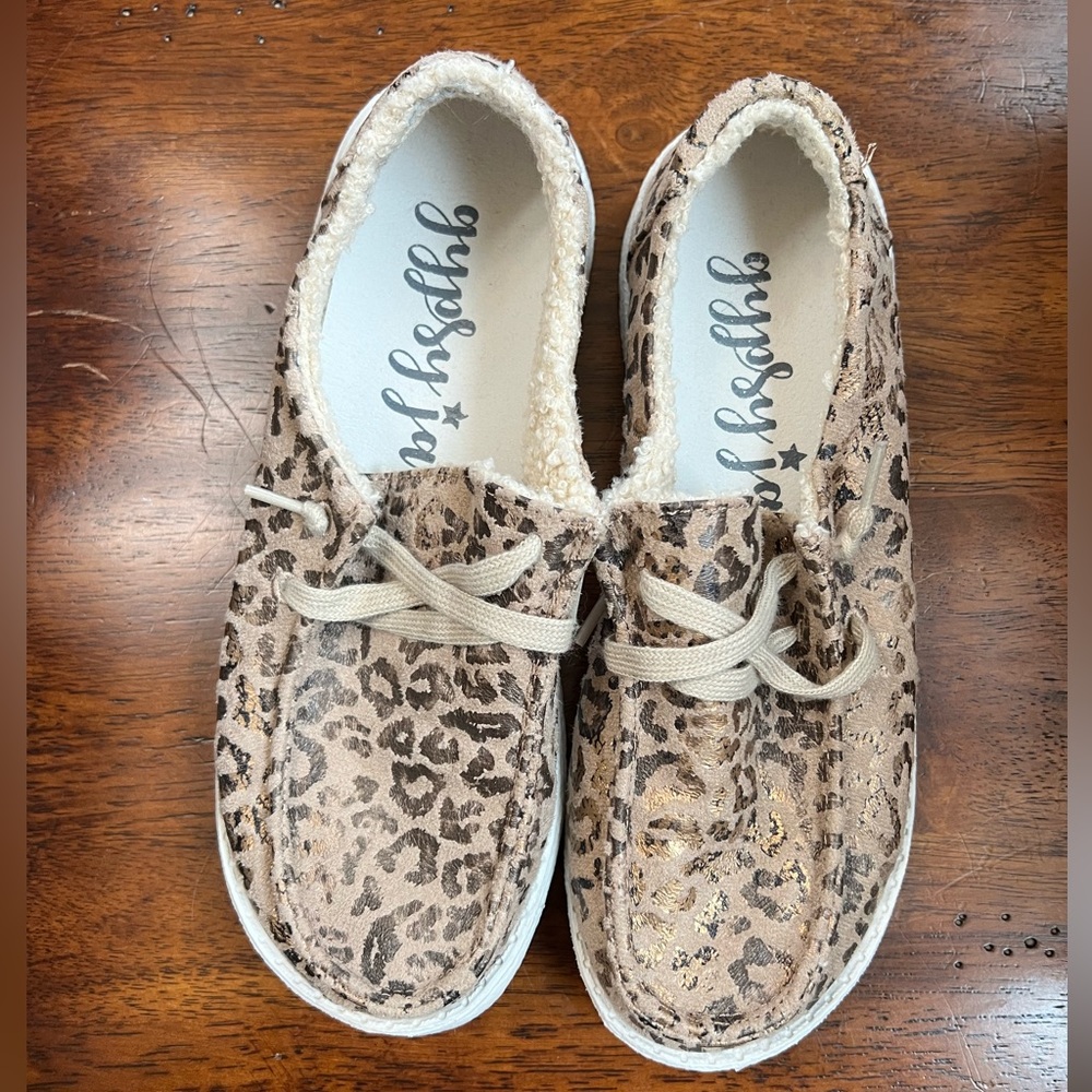 Gypsy Jazz leopard print tie front shoes. Size 7. New.